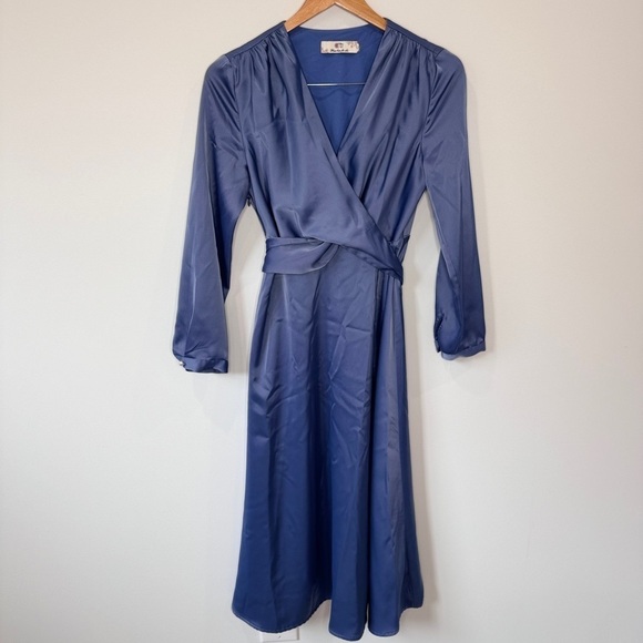 Hui Ban Fu Shi Long Sleeve V-Neck Blue Formal Dress - Picture 2 of 9